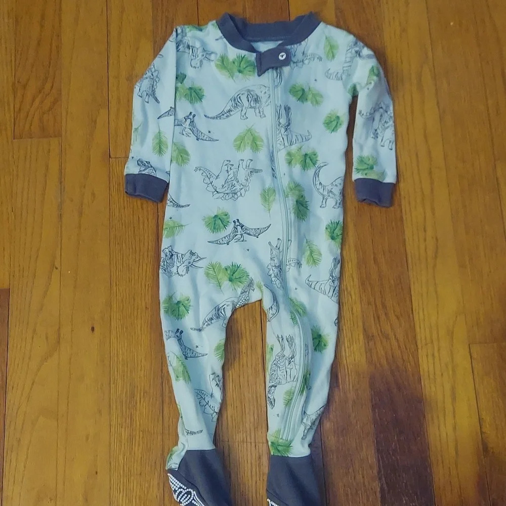 ⭐️ 5/30 Burt's Bees 6-9 month dinosaur pajamas, green, footed